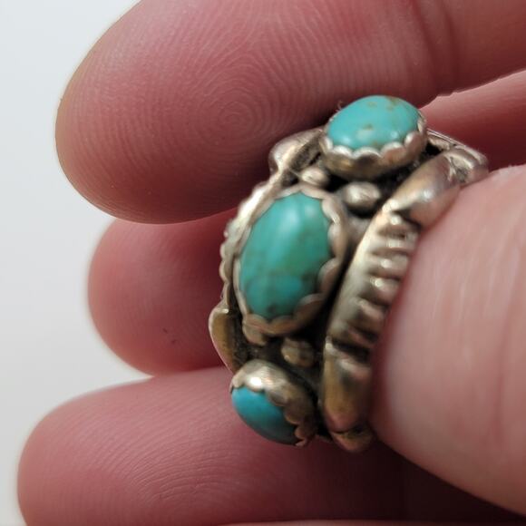 Vintage Silver Turquoise Ring with Unique Native American Design and Detailing - Picture 6 of 10